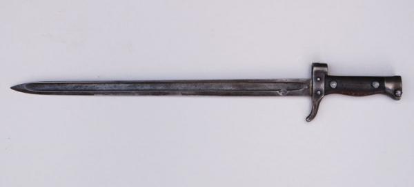  французский обр. 1892 года Тип II с дерев. щёчками на рукояти и с укороченным загнутым концом крестовины 01