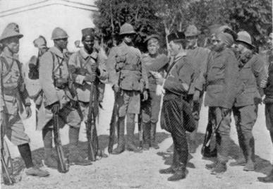  Антанты на Салоникском фронте ПМВ (слева направо). Солдаты из Индокитая, Франции, Сенегала, Великобритании, Российской империи, Италии, Сербии, Греции и Индии