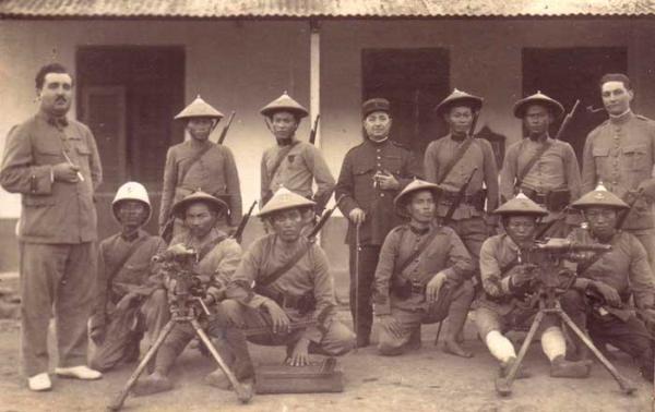  стрелки из Индокитая с винтовками Бертье обр. 1902 года 05