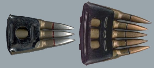  пачки для винтовок и карабинов Бертье до 1915 года (слева) и 1916 года (справа)