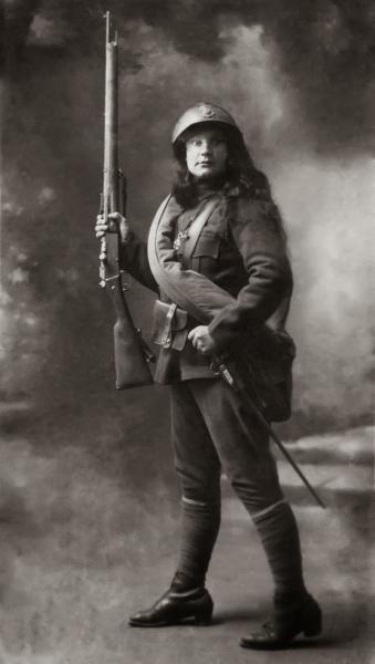  ПМВ   сербка Милунка Савич с французской винтовкой Лебеля и штыком на подвесе
