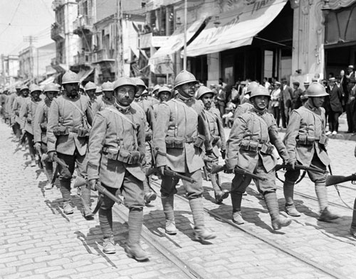 Italian soldiers of the 35th Infantry Division march through Salonika after their arrival at the Greek port on 11 August 1916
