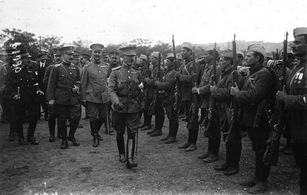  солдаты на смотре перед отправкой на фронт. ПМВ, 1916 год