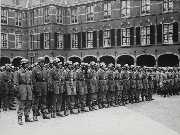 German paratroopers at the Inner Court, The Hague. May 1940