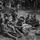 Венгерские солдаты чистят свое оружие на Восточном фронте Фото