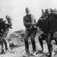 Советские военнопленные, попавшие в плен в районе Умани, помогают своим товарищам Фото