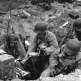 Четверо солдат 4-й пехотной дивизии США в окопе в районе высадки «Юта» Фото