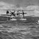 Немецкий гидросамолет He-59 спасает экипаж сбитого бомбардировщика Фото