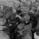 Немецкие солдаты допрашивают советских военнопленных на высоте 122 в предгорье хребта Муста-Тунтури Фото