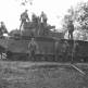 Немецкие солдаты осматривают советский танк Т-35, брошенный из-за неисправности на трассе Сасов — Колтов Фото